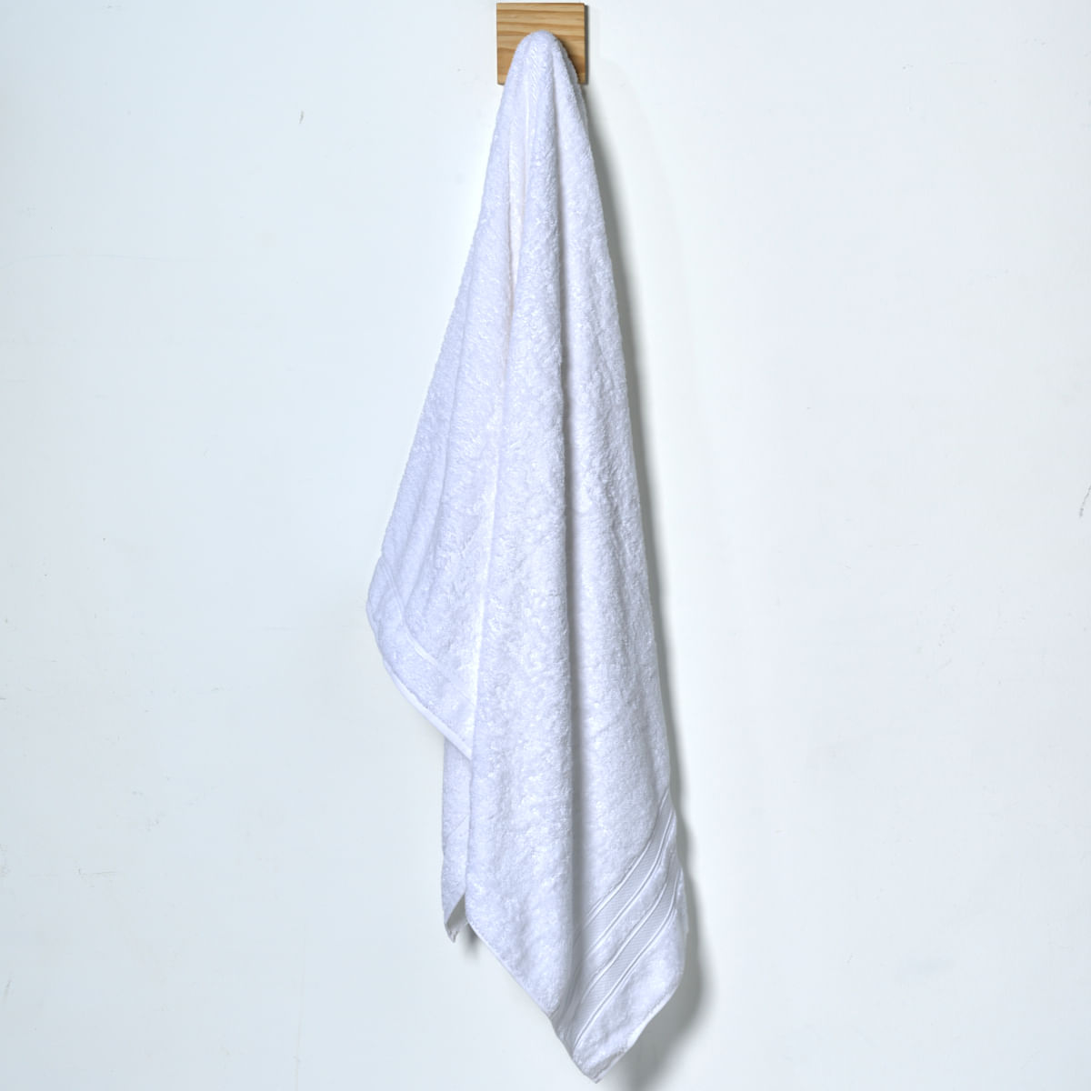 03 09 0058 Toalha Banho Magnific Branco 001